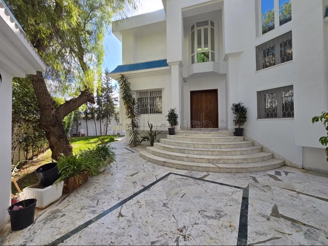 Villa à usage d'habitation ou administratif au lac